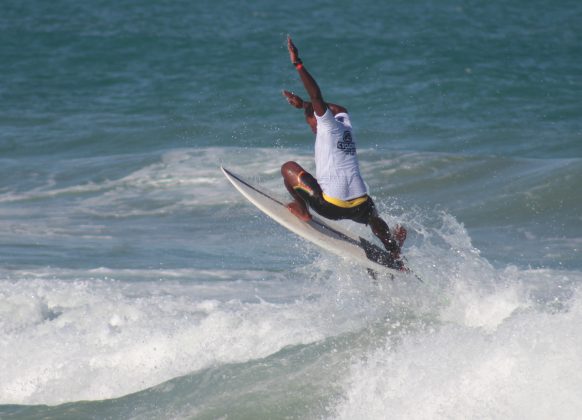 Reginaldo Nascimento, Pernambucano Surf Cyclone, Praia do Borete, Porto de Galinhas (PE). Foto: Alexandre Gondim.