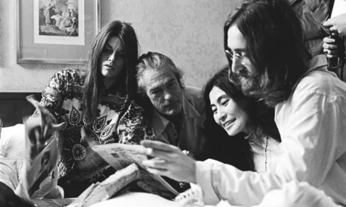 Timothy Leary, sua esposa Rosemary, John Lennon e Yoko Ono, Inglaterra. Foto: Arquivo pessoal.