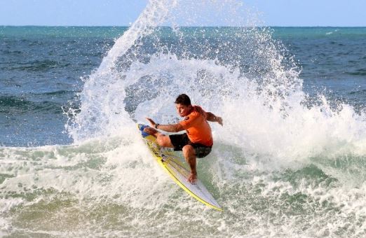 Praia da Itaíba em São Gonçalo do Amarante (CE) sedia campeonato Surf na Laje.