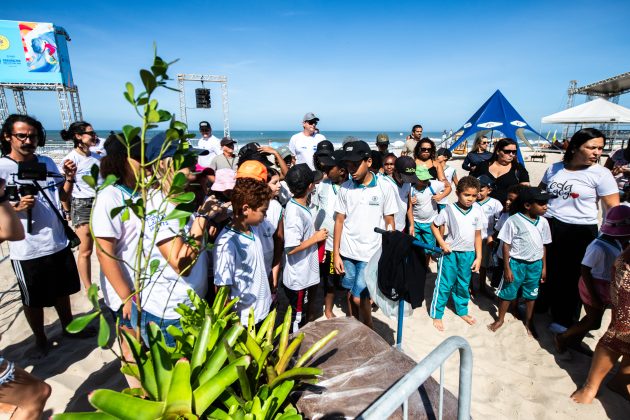 Ação ambiental, Circuito Banco do Brasil, Saquarema Surf Festival, Praia de Itaúna (RJ). Foto: WSL / Thiago Diz.