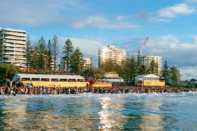 Público, Gold Coast Pro 2024, Snapper Rocks, Austrália. Foto: WSL / Andrew Shield.