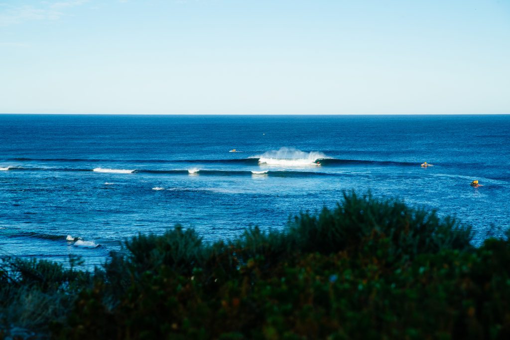 Main Break funciona com ondas limpas durante a manhã no Oeste da Austrália.