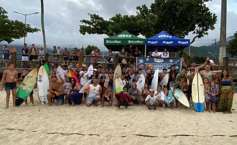 Circuito IEE de Surf reúne 65 atletas em Maresias, São Sebastião (SP).