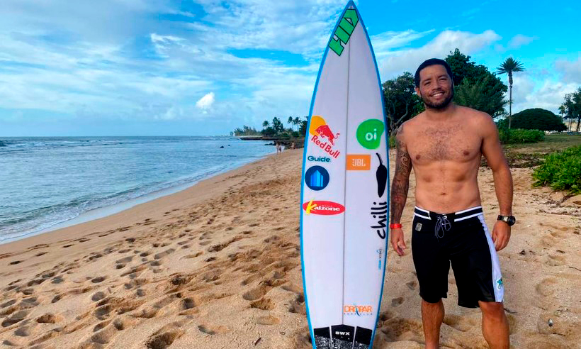 Adriano de Souza – Havaí 2020 – matéria Waves abril 2024/Guia de Pranchas.