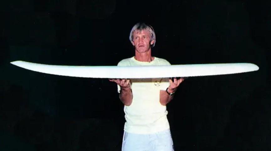 Geoff McCoy é considerado um dos mais inovadores shapers do surfe mundial.