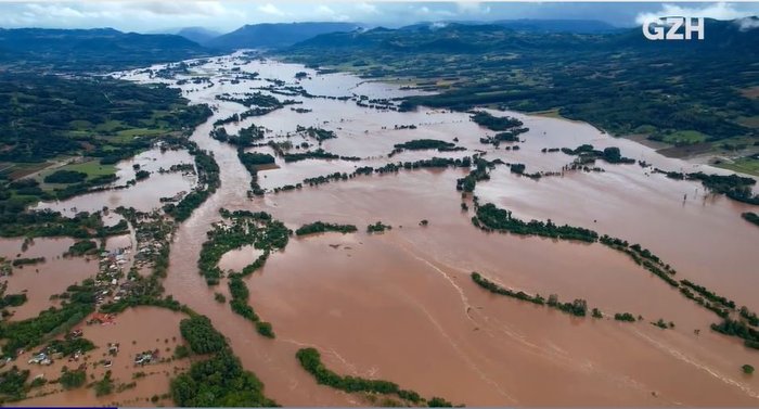 Enchente sem precedentes deixa milhares de desabrigados no Rio Grande do Sul.