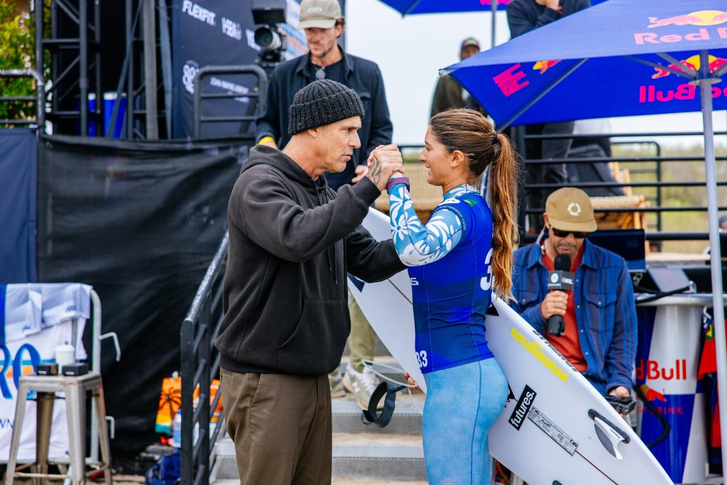 Leandro “Grilo” Dora e Luana Silva no Trestles Pro 2025.