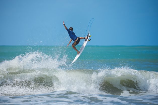 Guilherme Lemos, Surf de Base 2025, Praia do Borete, Porto de Galinhas (PE). Foto: Thiago Cavalcanti.