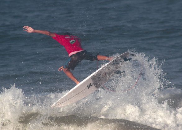 Luiz Henrique, Surf Brasil Base 2026, Seletiva Norte-Nordeste, Barra do Camaratuba (PB). Foto: Alexandre Gondim.