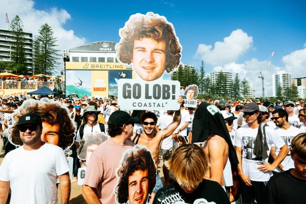 Torcida para Liam O'Brien, Gold Coast Pro 2026, Snapper Rocks, Queensland, Austrália. Foto: WSL / Beatriz Ryder.
