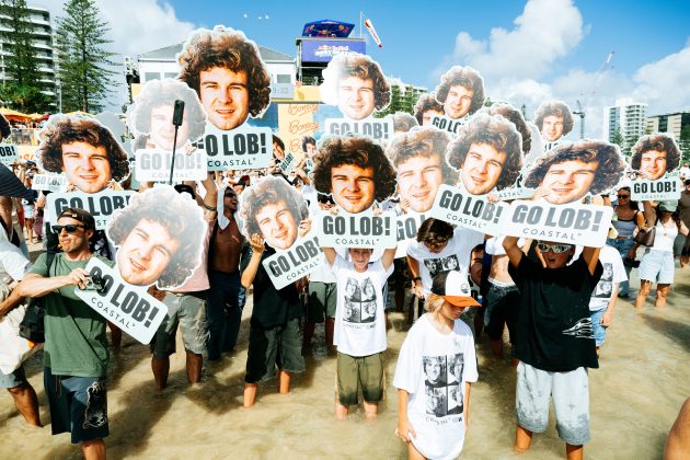 Torcida para Liam O'Brien, Gold Coast Pro 2026, Snapper Rocks, Queensland, Austrália. Foto: WSL / Beatriz Ryder.