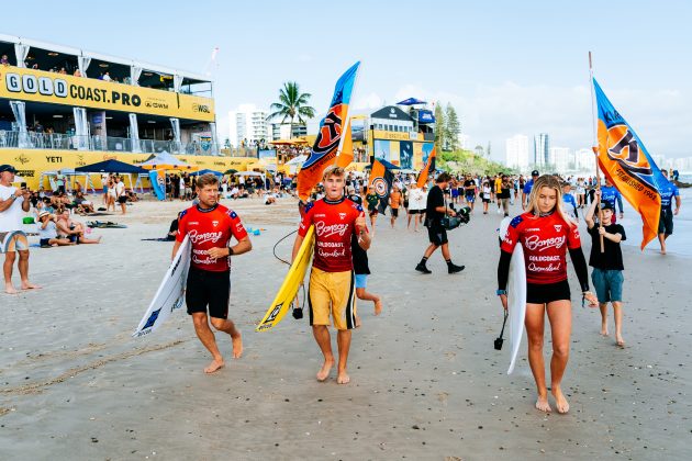 Mick Fanning, Eliza Richardson e Jesse Fergusson, Gold Coast Pro 2026, Snapper Rocks, Queensland, Austrália. Foto: WSL / Andrew Shield.