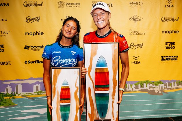 Luana Silva e Stephanie Gilmore, Gold Coast Pro 2026, Snapper Rocks, Queensland, Austrália. Foto: WSL / Beatriz Ryder.