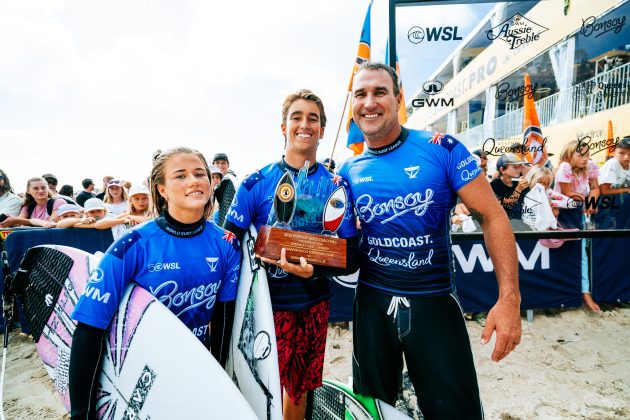 Sammy Arderne, Caden Francis e Joel Parkinson, Gold Coast Pro 2026, Snapper Rocks, Queensland, Austrália. Foto: WSL / Andrew Shield.