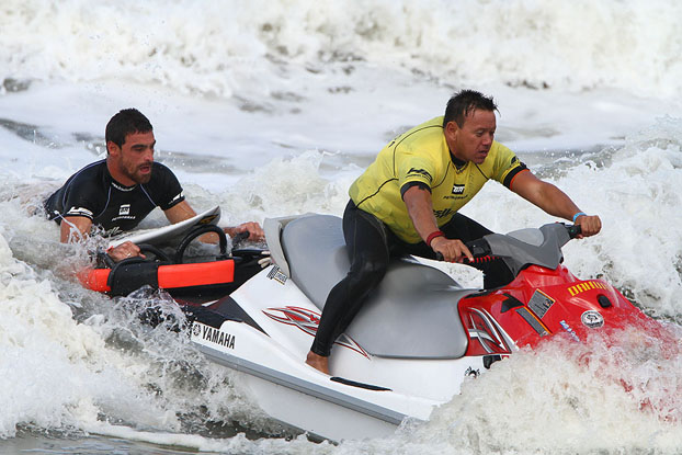 Leo Neves, Brasil Surf Pro 2010, Itamambuca, Ubatuba (SP). Foto: Fábio Minduim.