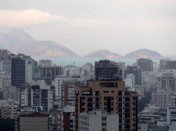 Ipanema, Copabana e, ao fundo, Niterói e as Ilhas Maricá . Foto: Arquivo Pessoal Tulio Brandão.