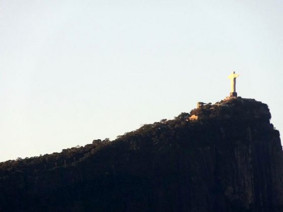 O Cristo e parte da estrada do trenzinho do corcovado, que leva ao topo . Foto: Arquivo Pessoal Tulio Brandão.