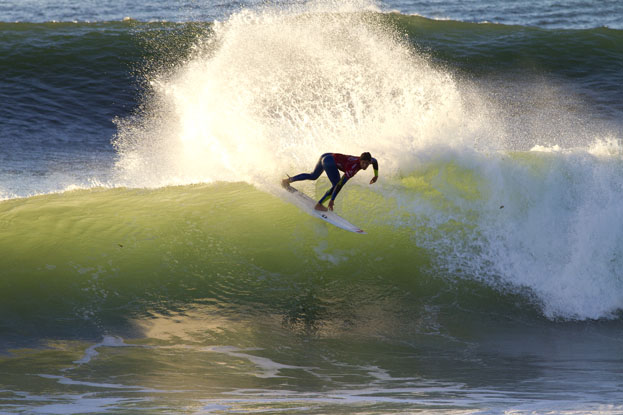 Gabriel Medina durante O’Neill Coldwater Classic 2012 em Steamer Lane, Santa Cruz (EUA).