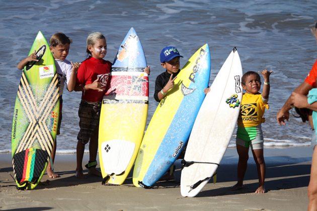 Competidores da categoria Fraldinha, Smolder Pro Kids 2014, praia do Futuro, Fortaleza (CE). Foto: Jocildo Andrade.