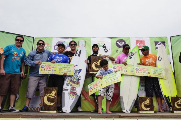 Finalistas Nutry Surf Pro/Am 2014, Brava, Matinhos (PR). Foto: Marcio Tibilleti.
