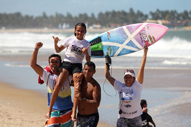 Ariane Gomes campeã por atencipação categoria Feminina Smolder Pro Kids, Baía de Maracaípe (PE). Foto: Jocildo Andrade.