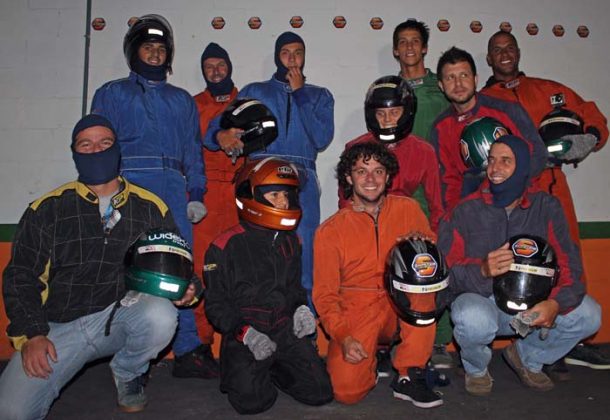 Competidores do Surf Trip SP Contest se aventuram em corrida de kart. Foto: Divulgação.