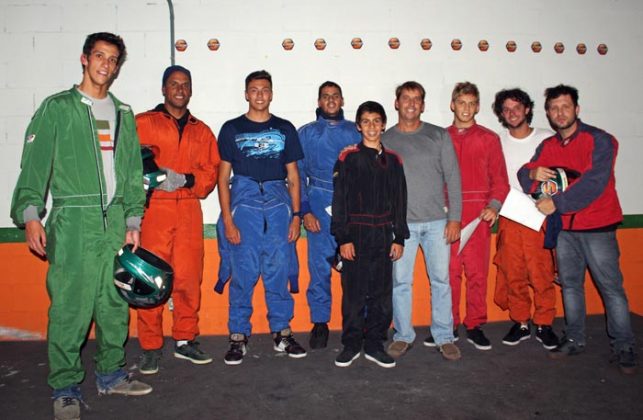 Competidores do Surf Trip SP Contest se aventuram em corrida de kart. Foto: Divulgação.
