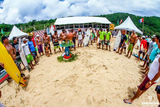 Cerimônia das águas Noronha Surf Festival 2015, Cacimba do Padre, Fernando de Noronha (PE). Foto: Claudio Damangar.