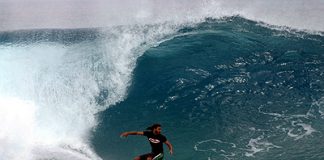 Free surfer faz a mala na laje da Cacimba