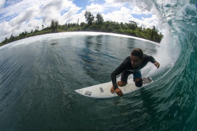 Sergio Medina , Ilhas Mentawai, Indonésia. Foto: Bruno Veiga / Liquid Eye.