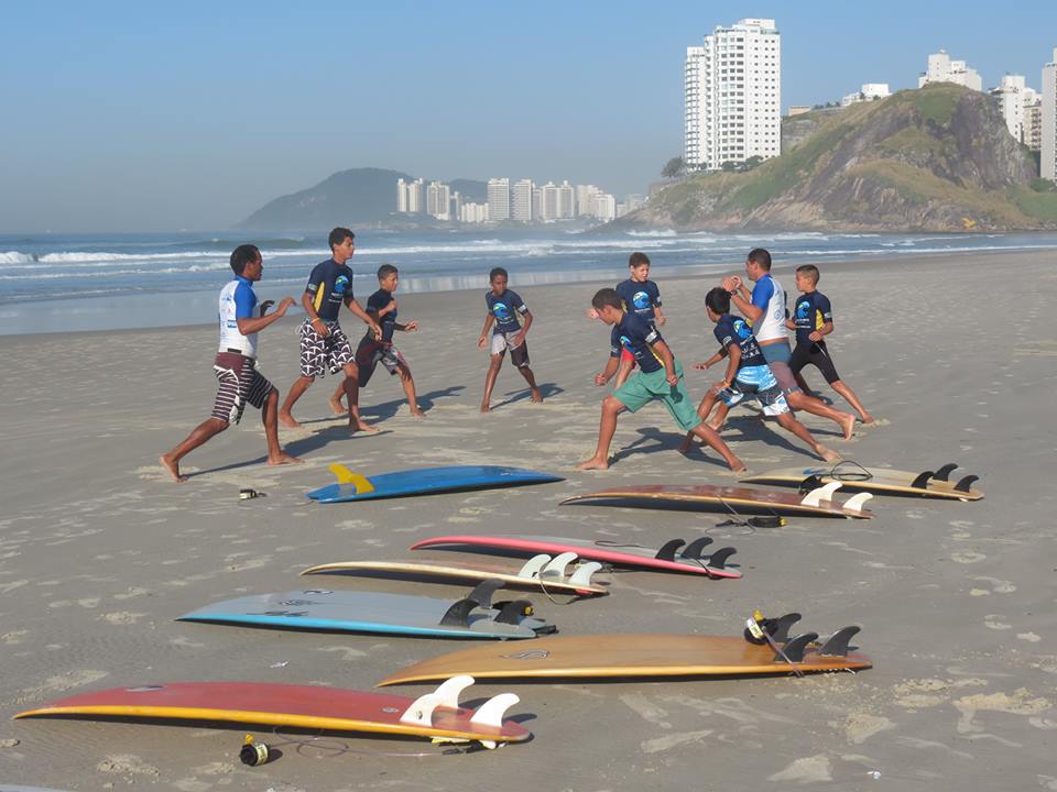 Molecada reunida no Projeto Ondas.