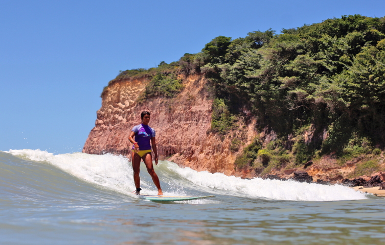 Ondas perfeitas da Praia do Madeiro, na Pipa (RN).