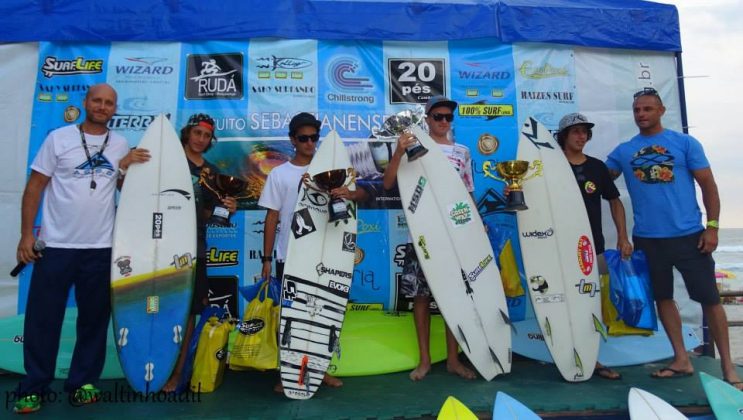 Pódio (2) Sebastianense de Surf, etapa final, Maresias. Foto: Waltinho Adil.