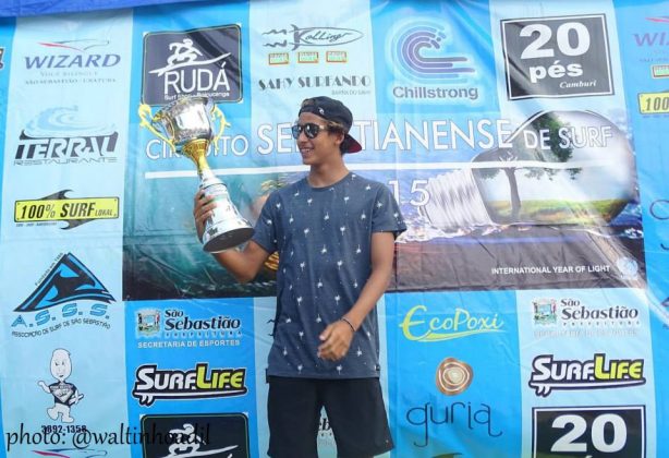 Samuel Pupo é homenageado pela ASS Sebastianense de Surf, etapa final, Maresias. Foto: Waltinho Adil.