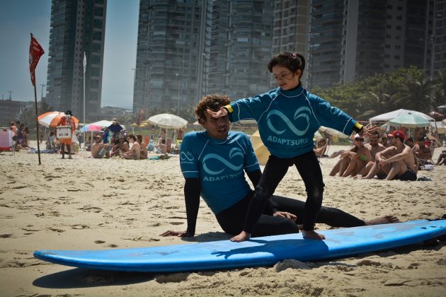 A ONG AdaptSurf da? uma aula de atitude, superac?a?o e amor ao esporte Carioca Universitário de Surf. Foto: Divulgação.