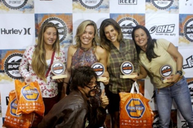 Finalistas Feminino Festa coroa campeões da temporada do Surf Trip SP Contest. . Foto: Divulgação.