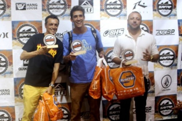 Finalistas Longboard Festa coroa campeões da temporada do Surf Trip SP Contest. . Foto: Divulgação.