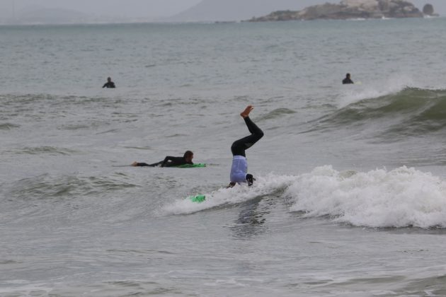 Quarta edição do Festival Surf em pranchas de garrafas pet, na praia Central de Garopaba. Foto: Likoska.