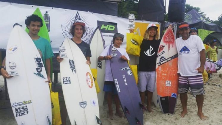 Categoria Mirim: 3o Arthur Germano, 4o Guilherme Padial, 2o Kauê Germano e 1o João Pedro. I Festival de Surf HD & HD Energy Drink, praia de Juquehy. Foto: Divulgação.