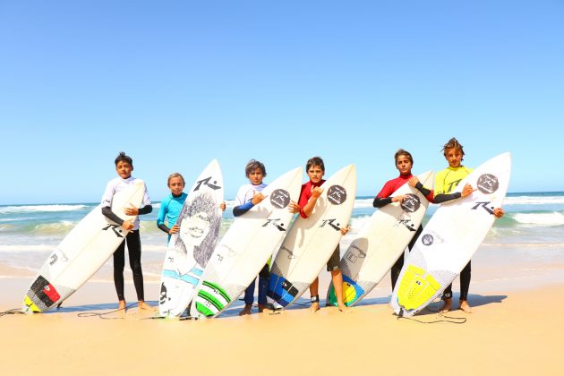 Grommets locais doRosa Test Ride Rusty Surfboards, praia do Rosa, Santa Catarina. Foto: Cristiano Rigo Dalcin.