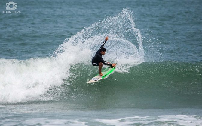 Leonardo Barcelos. XV Mormaii Brasiliense de Surf 2016, Garopaba (SC). Foto: Ailton Souza.