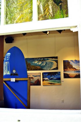 Surfe Arte, escultura em PU (pranchas) e pinturas. Lagoa Surfe Arte, Florianópolis. Foto: Kako Waldrich.