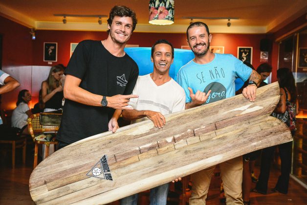 Tiago Hahn, Mário Ferminio e Fabrício Flores, Lagoa Surfe Arte 2016, Florianópolis (SC). Foto: Kleber Lima.