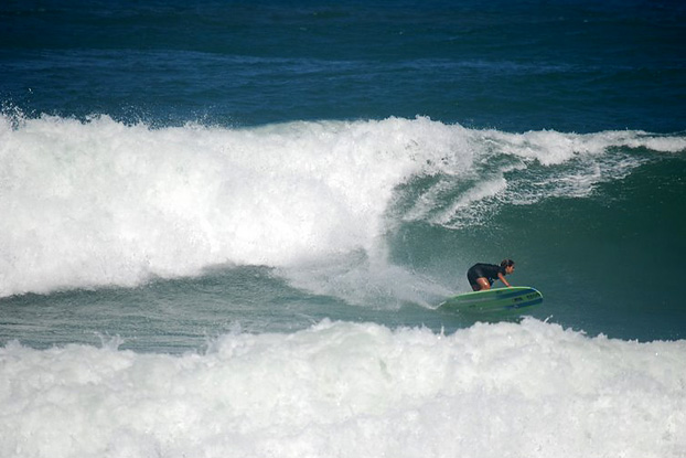 Chloé Calmon sempre à vontade em casa, nas ondas da Praia da Macumba, Rio de Janeiro (RJ).