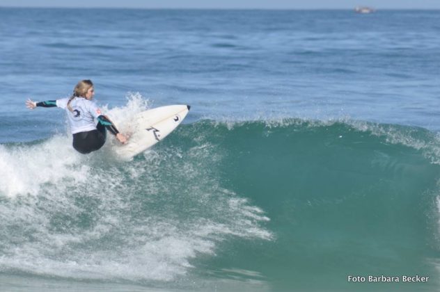 Ariane Mateik, feminino segunda etapa do Arpoador Surf Club. Foto: Bárbara Becker.
