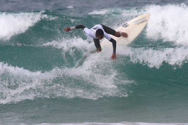 Anderson Picachu Surf Solidário, Geribá (RJ). Foto: Jorge Porto.