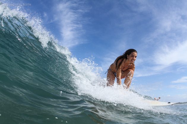 Paola, surf em Avellañas. Foto: Michele Roth Trip Only Girls para a Costa Rica. Foto: Thiago Barros.
