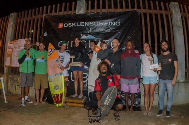 Pódio tag team OsklenSurfing Arpoador Clássico 16, Praia do Arpoador (RJ). Foto: Ana Paula Vasconcelos.