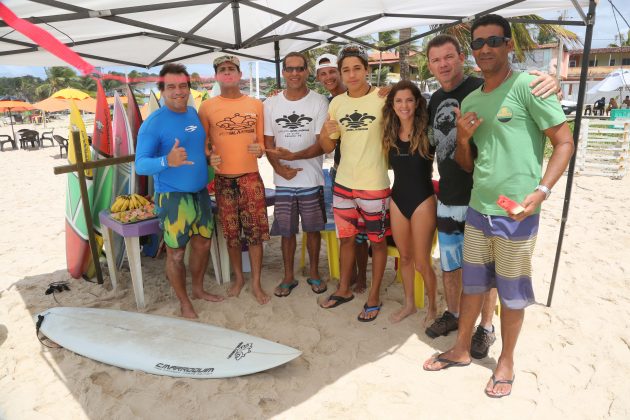 Projeto Escola Real Magia de Surfe dá a oportunidade de conhecer as pranchas feita por Cláudio Marroquim. Foto: Alexandre Godim.
