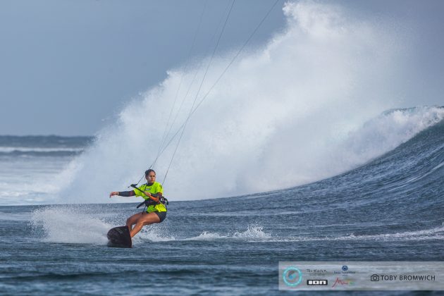 Milla Ferreira primeira etapa do Circuito Mundial de kitesurfe, Ilhas Mauricio, continente africano. Foto: Toby Bromwich.